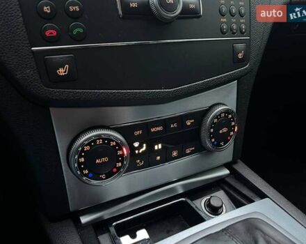 Черный Мерседес Ц-Класс, объемом двигателя 1.8 л и пробегом 256 тыс. км за 8990 $, фото 25 на Automoto.ua