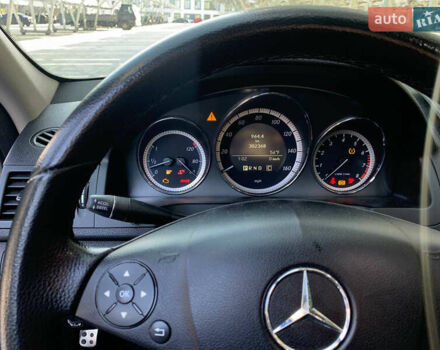 Чорний Мерседес Ц-Клас, об'ємом двигуна 3 л та пробігом 300 тис. км за 9100 $, фото 10 на Automoto.ua