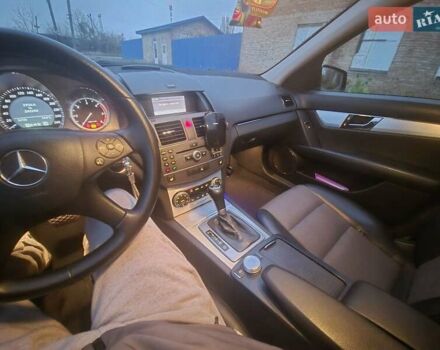 Черный Мерседес Ц-Класс, объемом двигателя 2.2 л и пробегом 242 тыс. км за 8900 $, фото 21 на Automoto.ua