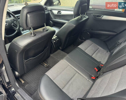 Чорний Мерседес Ц-Клас, об'ємом двигуна 2.14 л та пробігом 349 тис. км за 9950 $, фото 14 на Automoto.ua