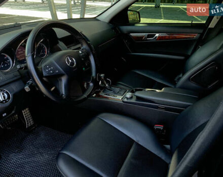 Чорний Мерседес Ц-Клас, об'ємом двигуна 3 л та пробігом 300 тис. км за 9100 $, фото 5 на Automoto.ua