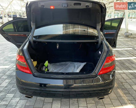 Чорний Мерседес Ц-Клас, об'ємом двигуна 3 л та пробігом 300 тис. км за 9100 $, фото 13 на Automoto.ua