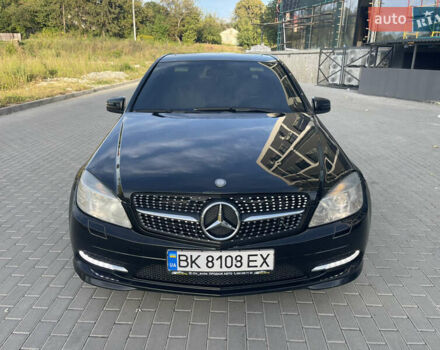 Чорний Мерседес Ц-Клас, об'ємом двигуна 3 л та пробігом 315 тис. км за 7998 $, фото 2 на Automoto.ua
