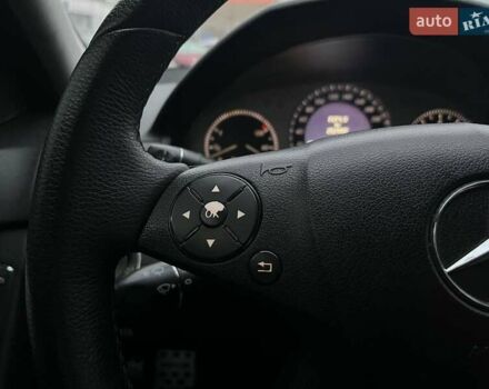 Черный Мерседес Ц-Класс, объемом двигателя 1.8 л и пробегом 256 тыс. км за 8990 $, фото 20 на Automoto.ua