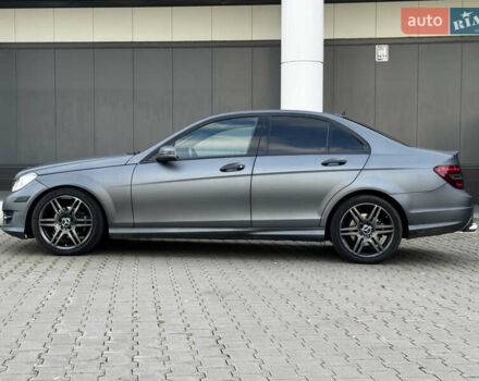 Чорний Мерседес Ц-Клас, об'ємом двигуна 3 л та пробігом 314 тис. км за 9900 $, фото 6 на Automoto.ua