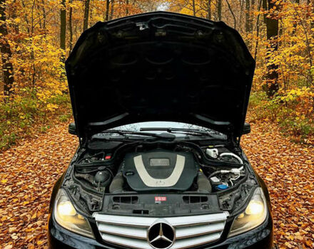 Черный Мерседес Ц-Класс, объемом двигателя 3 л и пробегом 105 тыс. км за 11555 $, фото 8 на Automoto.ua