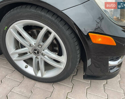 Черный Мерседес Ц-Класс, объемом двигателя 3 л и пробегом 105 тыс. км за 12000 $, фото 67 на Automoto.ua