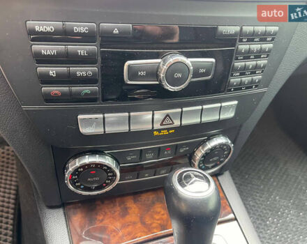 Черный Мерседес Ц-Класс, объемом двигателя 3 л и пробегом 105 тыс. км за 12000 $, фото 54 на Automoto.ua