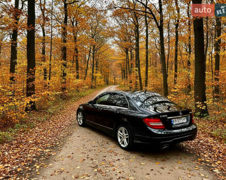 Черный Мерседес Ц-Класс, объемом двигателя 3 л и пробегом 105 тыс. км за 11555 $, фото 1 на Automoto.ua