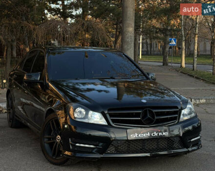 Чорний Мерседес Ц-Клас, об'ємом двигуна 1.8 л та пробігом 176 тис. км за 11999 $, фото 1 на Automoto.ua