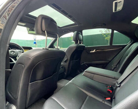 Чорний Мерседес Ц-Клас, об'ємом двигуна 3 л та пробігом 105 тис. км за 13000 $, фото 59 на Automoto.ua