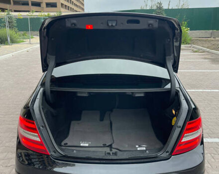 Черный Мерседес Ц-Класс, объемом двигателя 3 л и пробегом 105 тыс. км за 12000 $, фото 37 на Automoto.ua