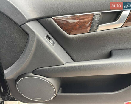 Черный Мерседес Ц-Класс, объемом двигателя 3 л и пробегом 105 тыс. км за 11555 $, фото 16 на Automoto.ua