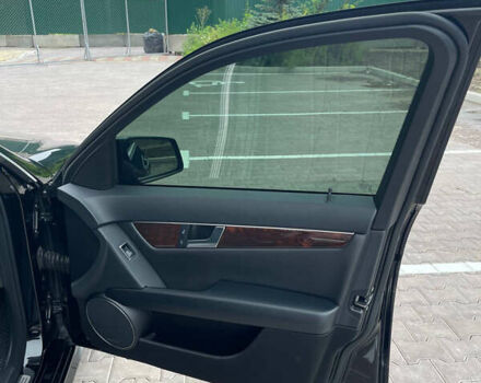 Черный Мерседес Ц-Класс, объемом двигателя 3 л и пробегом 105 тыс. км за 12000 $, фото 47 на Automoto.ua