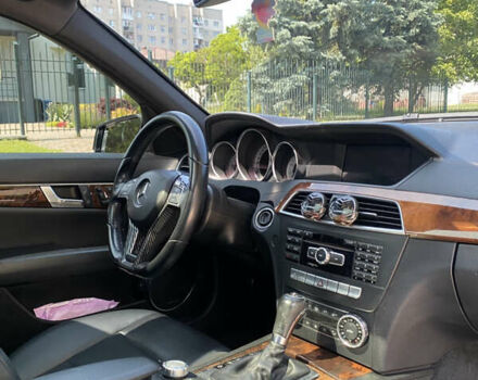 Черный Мерседес Ц-Класс, объемом двигателя 3 л и пробегом 297 тыс. км за 11500 $, фото 53 на Automoto.ua