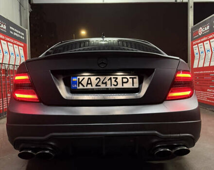 Черный Мерседес Ц-Класс, объемом двигателя 3 л и пробегом 314 тыс. км за 10500 $, фото 4 на Automoto.ua