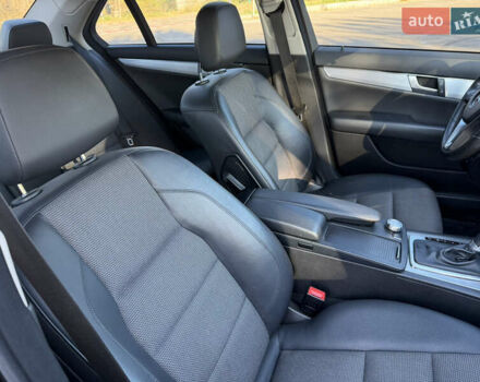 Мерседес Ц-Класс 2011 в Киеве на Automoto.ua Черный Мерседес Ц-Класс, объемом двигателя 1.8 л и пробегом 147 тыс. км за 12000 $, фото 34 на Automoto.ua