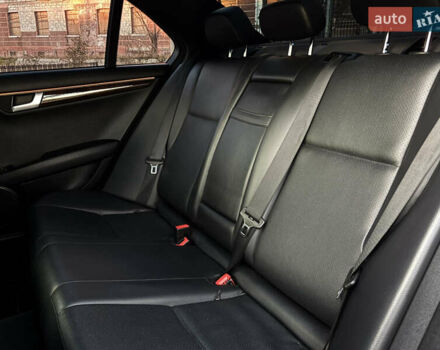 Чорний Мерседес Ц-Клас, об'ємом двигуна 1.8 л та пробігом 176 тис. км за 11999 $, фото 22 на Automoto.ua