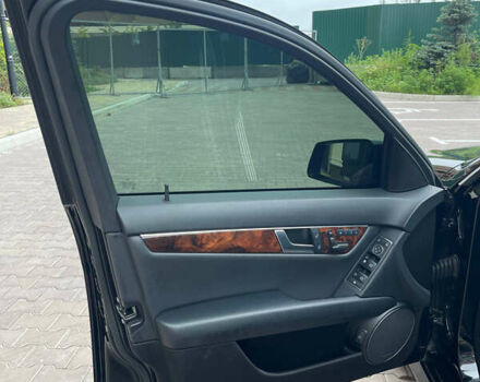 Чорний Мерседес Ц-Клас, об'ємом двигуна 3 л та пробігом 105 тис. км за 13000 $, фото 63 на Automoto.ua