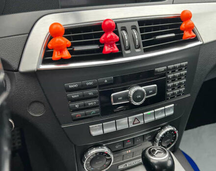 Чорний Мерседес Ц-Клас, об'ємом двигуна 2.14 л та пробігом 289 тис. км за 13000 $, фото 18 на Automoto.ua