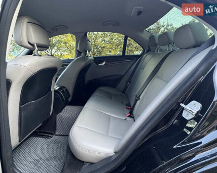 Мерседес Ц-Класс 2011 в Львове на Automoto.ua Черный Мерседес Ц-Класс, объемом двигателя 1.8 л и пробегом 129 тыс. км за 10800 $, фото 15 на Automoto.ua