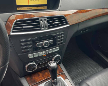 Чорний Мерседес Ц-Клас, об'ємом двигуна 3 л та пробігом 105 тис. км за 13000 $, фото 61 на Automoto.ua