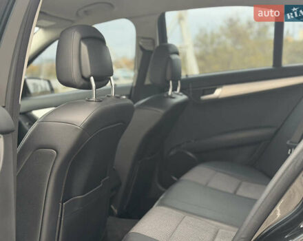 Черный Мерседес Ц-Класс, объемом двигателя 1.8 л и пробегом 147 тыс. км за 11950 $, фото 7 на Automoto.ua