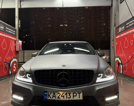 Черный Мерседес Ц-Класс, объемом двигателя 3 л и пробегом 314 тыс. км за 10500 $, фото 5 на Automoto.ua