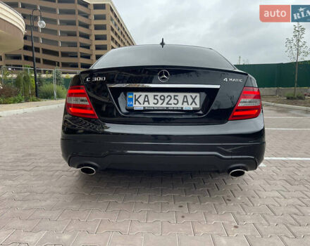 Черный Мерседес Ц-Класс, объемом двигателя 3 л и пробегом 105 тыс. км за 12000 $, фото 5 на Automoto.ua