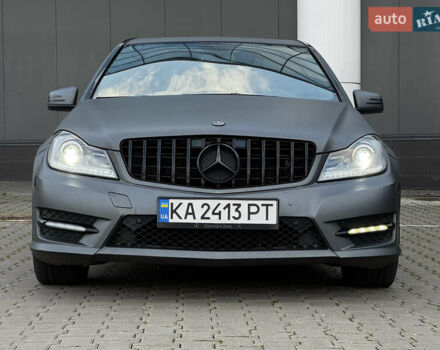 Чорний Мерседес Ц-Клас, об'ємом двигуна 3 л та пробігом 314 тис. км за 9900 $, фото 2 на Automoto.ua