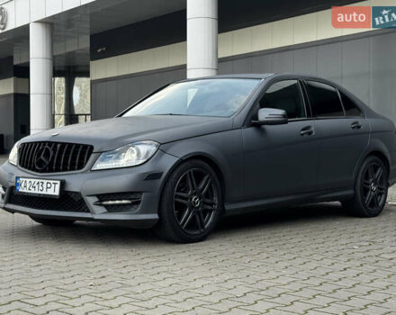 Чорний Мерседес Ц-Клас, об'ємом двигуна 3 л та пробігом 314 тис. км за 9900 $, фото 3 на Automoto.ua