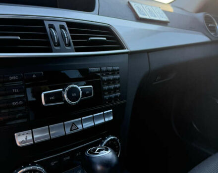 Мерседес Ц-Класс 2011 в Киеве на Automoto.ua Черный Мерседес Ц-Класс, объемом двигателя 1.8 л и пробегом 147 тыс. км за 12000 $, фото 13 на Automoto.ua