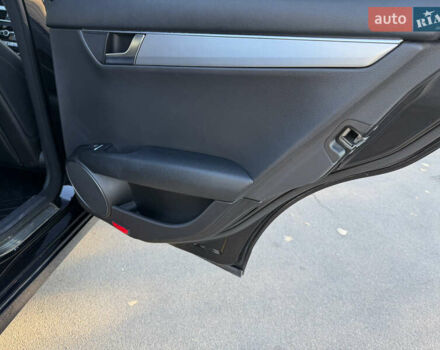 Мерседес Ц-Класс 2011 в Киеве на Automoto.ua Черный Мерседес Ц-Класс, объемом двигателя 1.8 л и пробегом 147 тыс. км за 12000 $, фото 29 на Automoto.ua