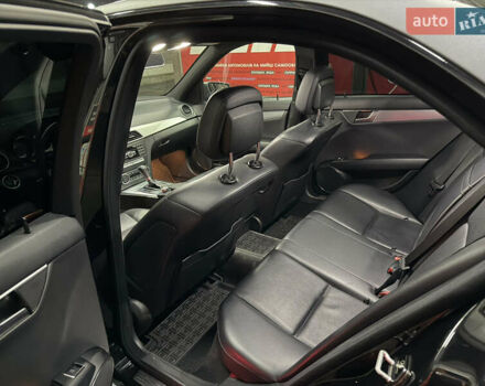 Черный Мерседес Ц-Класс, объемом двигателя 3 л и пробегом 314 тыс. км за 10500 $, фото 7 на Automoto.ua