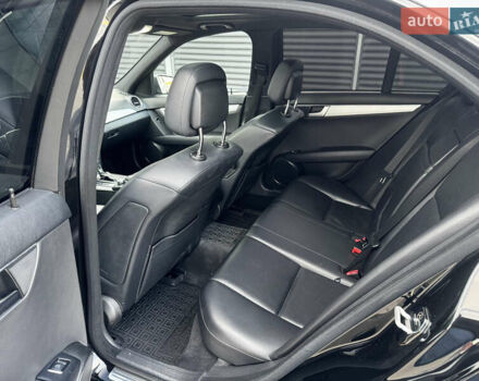 Чорний Мерседес Ц-Клас, об'ємом двигуна 3 л та пробігом 314 тис. км за 9900 $, фото 11 на Automoto.ua