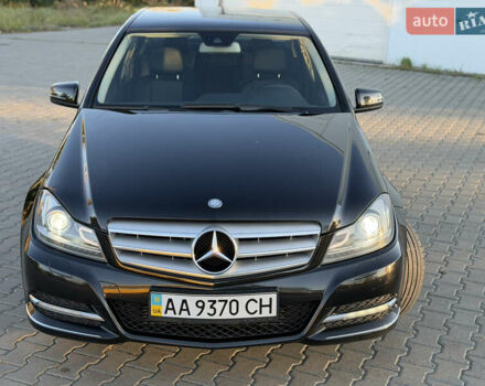 Мерседес Ц-Класс 2011 в Киеве на Automoto.ua Черный Мерседес Ц-Класс, объемом двигателя 1.8 л и пробегом 147 тыс. км за 12000 $, фото 2 на Automoto.ua