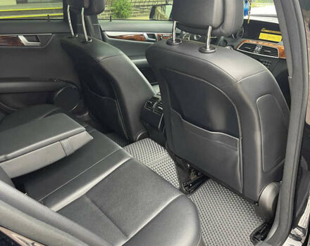 Чорний Мерседес Ц-Клас, об'ємом двигуна 3 л та пробігом 105 тис. км за 13000 $, фото 65 на Automoto.ua