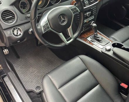 Чорний Мерседес Ц-Клас, об'ємом двигуна 3 л та пробігом 105 тис. км за 13000 $, фото 26 на Automoto.ua