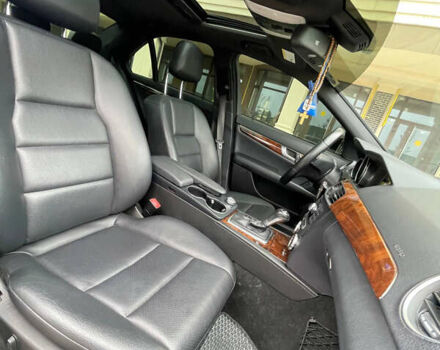 Чорний Мерседес Ц-Клас, об'ємом двигуна 3 л та пробігом 105 тис. км за 13000 $, фото 47 на Automoto.ua