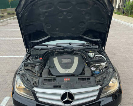 Черный Мерседес Ц-Класс, объемом двигателя 3 л и пробегом 105 тыс. км за 12000 $, фото 20 на Automoto.ua