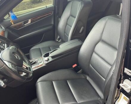 Черный Мерседес Ц-Класс, объемом двигателя 3 л и пробегом 105 тыс. км за 13400 $, фото 16 на Automoto.ua