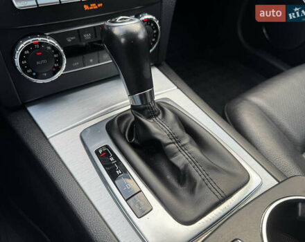 Чорний Мерседес Ц-Клас, об'ємом двигуна 3 л та пробігом 314 тис. км за 9900 $, фото 22 на Automoto.ua