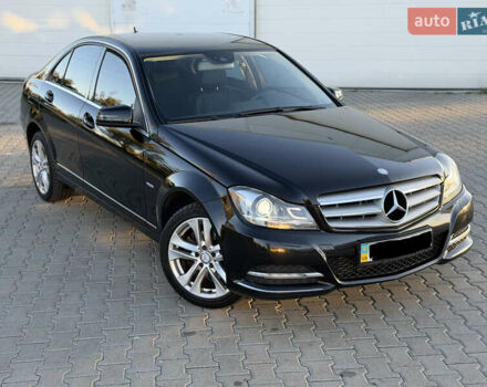 Мерседес Ц-Класс 2011 в Киеве на Automoto.ua Черный Мерседес Ц-Класс, объемом двигателя 1.8 л и пробегом 147 тыс. км за 12000 $, фото 1 на Automoto.ua