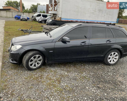 Чорний Мерседес Ц-Клас, об'ємом двигуна 2.2 л та пробігом 240 тис. км за 9900 $, фото 3 на Automoto.ua