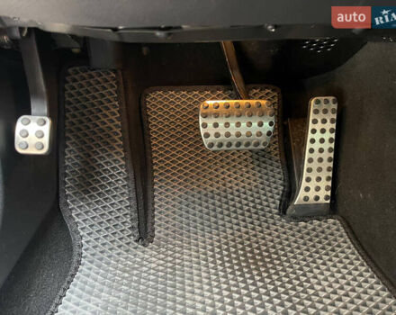 Чорний Мерседес Ц-Клас, об'ємом двигуна 3 л та пробігом 105 тис. км за 13000 $, фото 42 на Automoto.ua