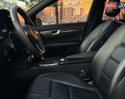 Чорний Мерседес Ц-Клас, об'ємом двигуна 1.8 л та пробігом 176 тис. км за 11999 $, фото 17 на Automoto.ua