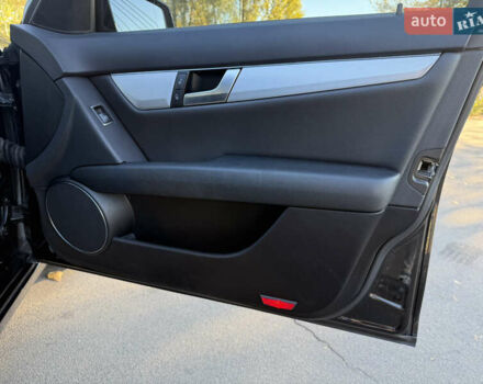 Мерседес Ц-Класс 2011 в Киеве на Automoto.ua Черный Мерседес Ц-Класс, объемом двигателя 1.8 л и пробегом 147 тыс. км за 12000 $, фото 32 на Automoto.ua