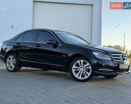 Мерседес Ц-Класс 2011 в Киеве на Automoto.ua Черный Мерседес Ц-Класс, объемом двигателя 1.8 л и пробегом 147 тыс. км за 12000 $, фото 4 на Automoto.ua