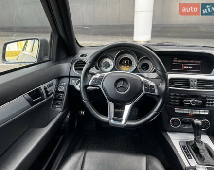Чорний Мерседес Ц-Клас, об'ємом двигуна 3 л та пробігом 314 тис. км за 9900 $, фото 16 на Automoto.ua