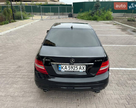 Черный Мерседес Ц-Класс, объемом двигателя 3 л и пробегом 105 тыс. км за 12000 $, фото 4 на Automoto.ua